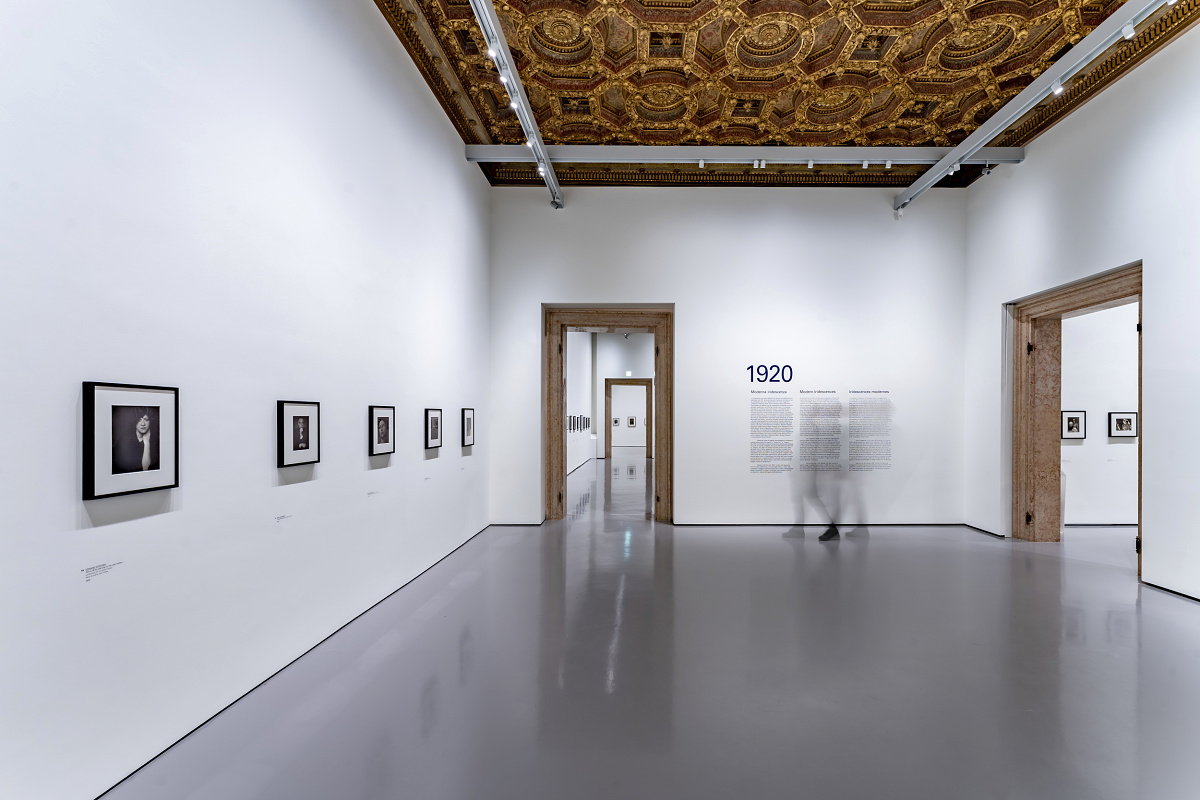 ERCO LED spotlights illuminate an art exhibition in Palazzo Grassi, Venice, for energy efficiency and flexibility.