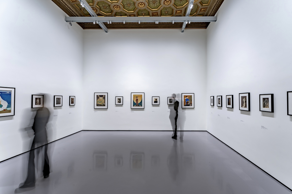 ERCO LED spotlights illuminate artworks in Palazzo Grassi, Venice, enabling flexible, energy-efficient museum lighting.