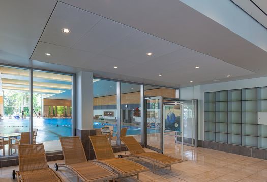 ERCO Compact downlights at Parkbad Volksdorf, Hamburg. Lighting with good color rendering and low maintenance.