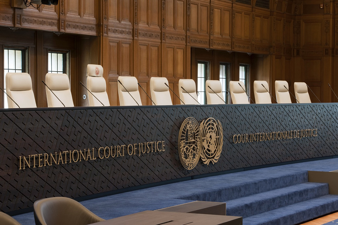 The courtroom of the Peace Palace featuring ERCO LED lighting.
