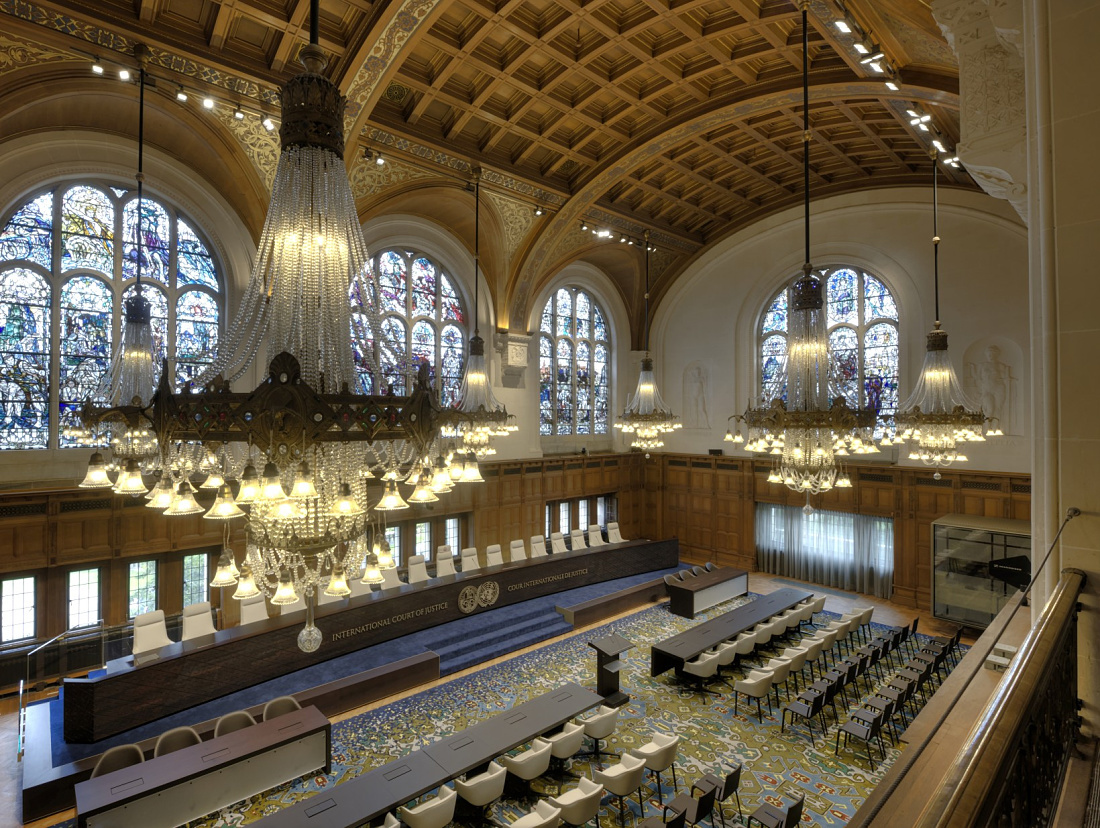 Peace Palaces International Court of Justice courtroom with ERCO LED lighting.