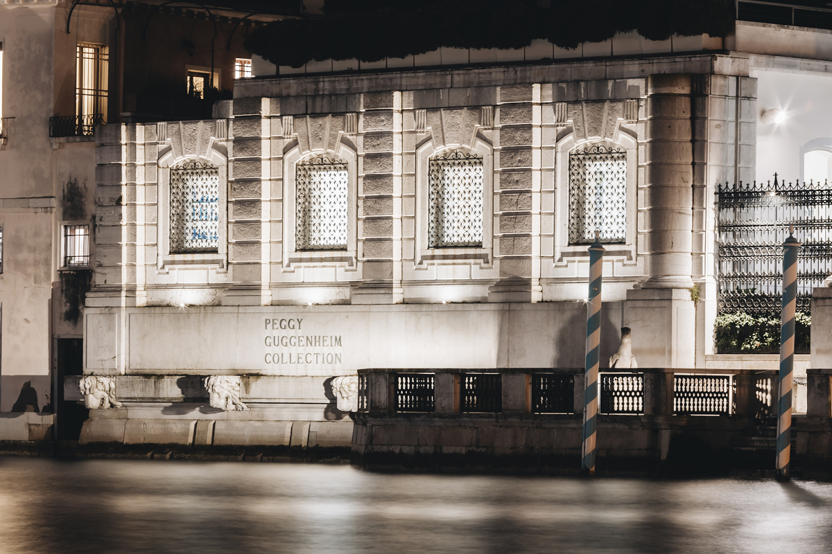 Peggy Guggenheim Collection in Venice, illuminated by energy-efficient ERCO LED lighting.