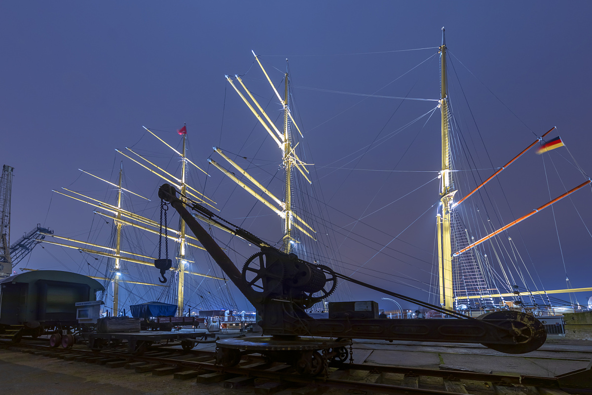 The 'Peking' sailing ship, illuminated with ERCO lighting, in Hamburg harbor.