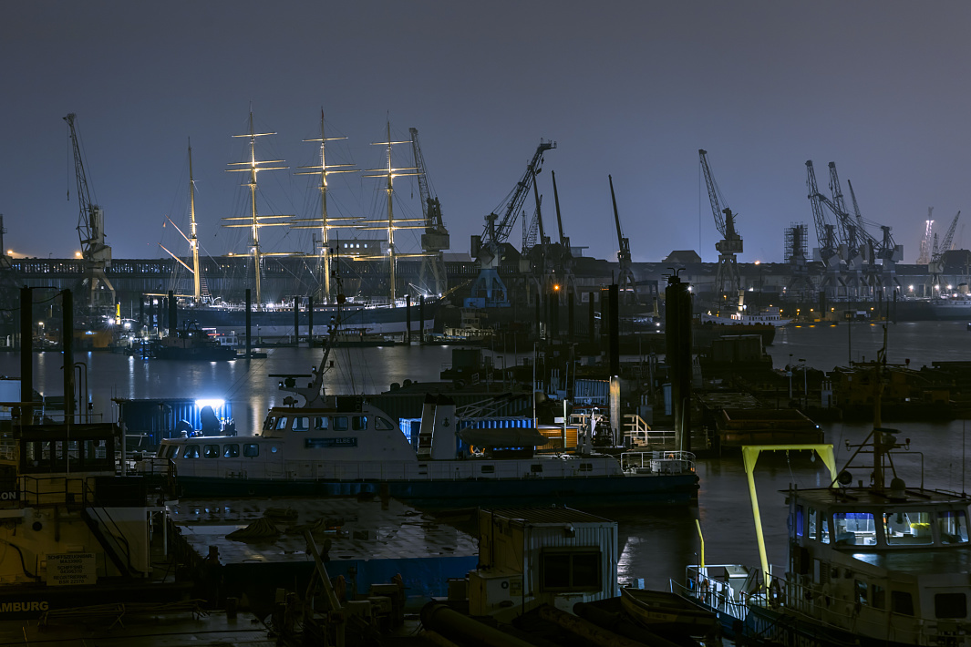 Illuminated Peking sailing ship in Hamburg harbor, restored with ERCO lighting.