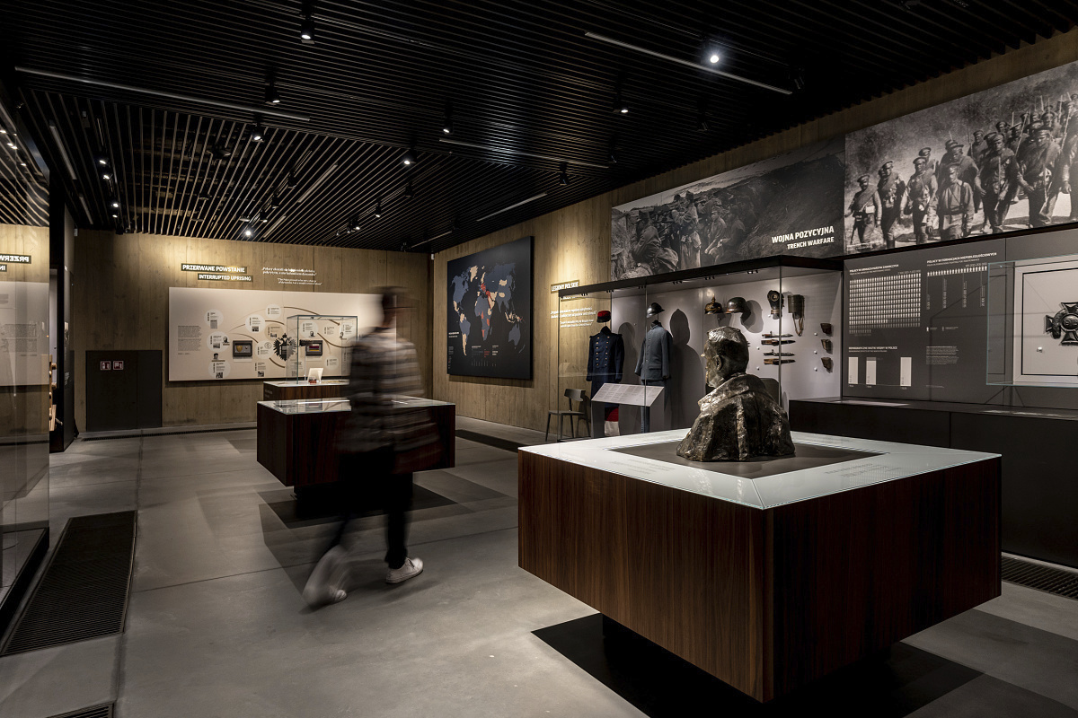 ERCO Optec spotlights illuminate exhibits at the Józef Piłsudski Museum in Sulejówek, Poland.