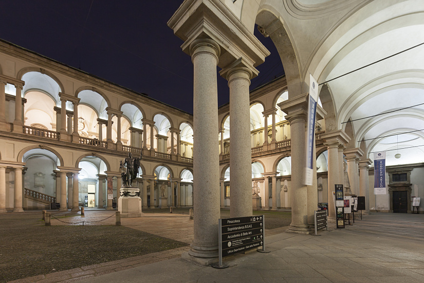 Courtyard of Pinacoteca di Brera in Milan, featuring ERCO LED lighting enhancing the architecture.
