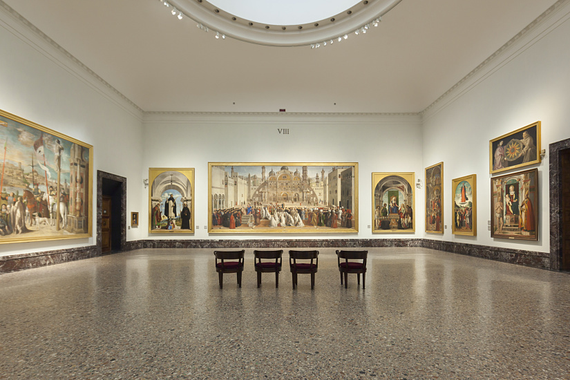 Pinacoteca di Brera interior featuring paintings illuminated by ERCO LED lighting.