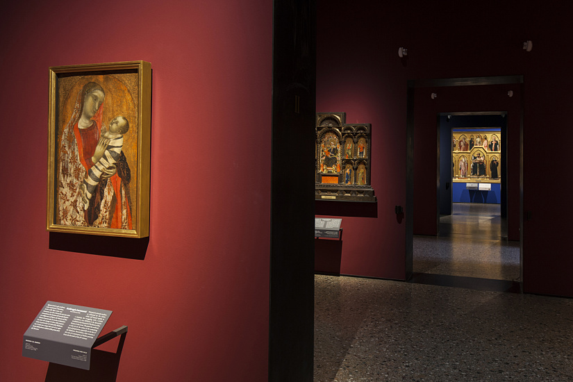 Madonna and Child painting at Pinacoteca di Brera, illuminated by ERCO LED spotlights.