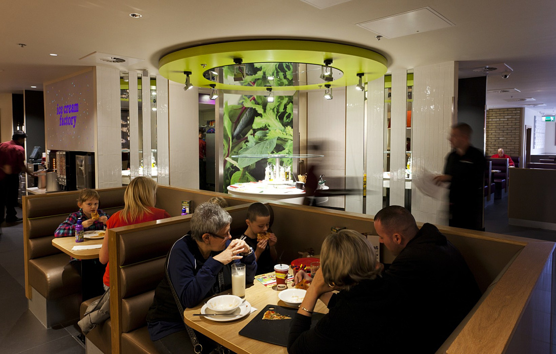 Pizza Hut restaurant interior featuring ERCO LED spotlights and downlights.
