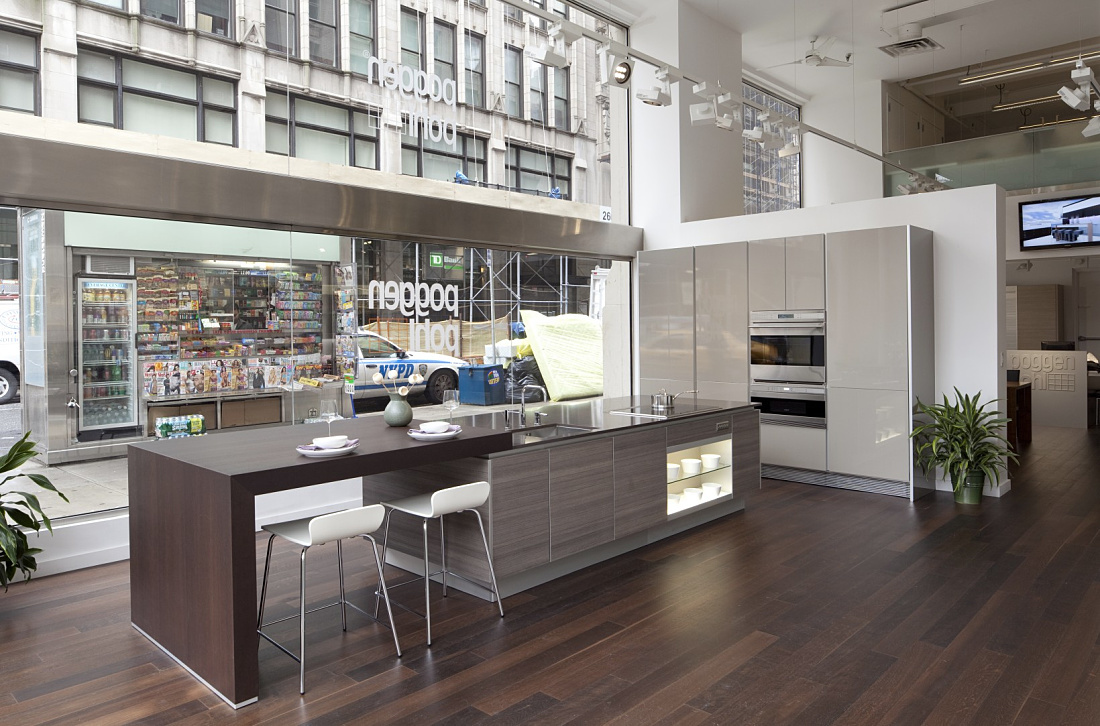 Poggenpohl showroom in New York, illuminated by ERCO Cantax LED spotlights on track.