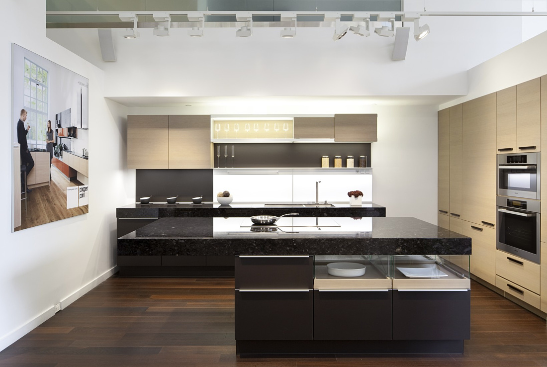 Poggenpohl showroom in New York, illuminated by Cantax LED spotlights on ERCO track.