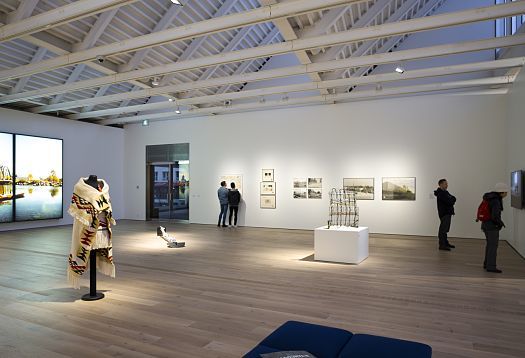 Polygon Gallery interior featuring ERCO LED lighting for art exhibitions.