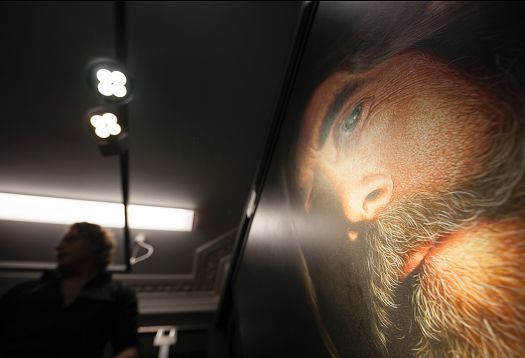 Matthew Penns portrait art, illuminated by ERCO LED spotlights for optimal color rendering.