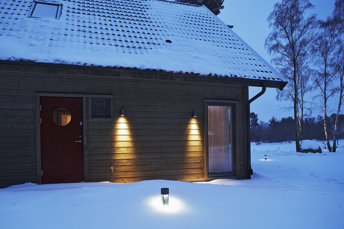 Midipoll bollard lights illuminate a snowy garden path in Kalmar, Sweden. Dark Sky lighting solution.