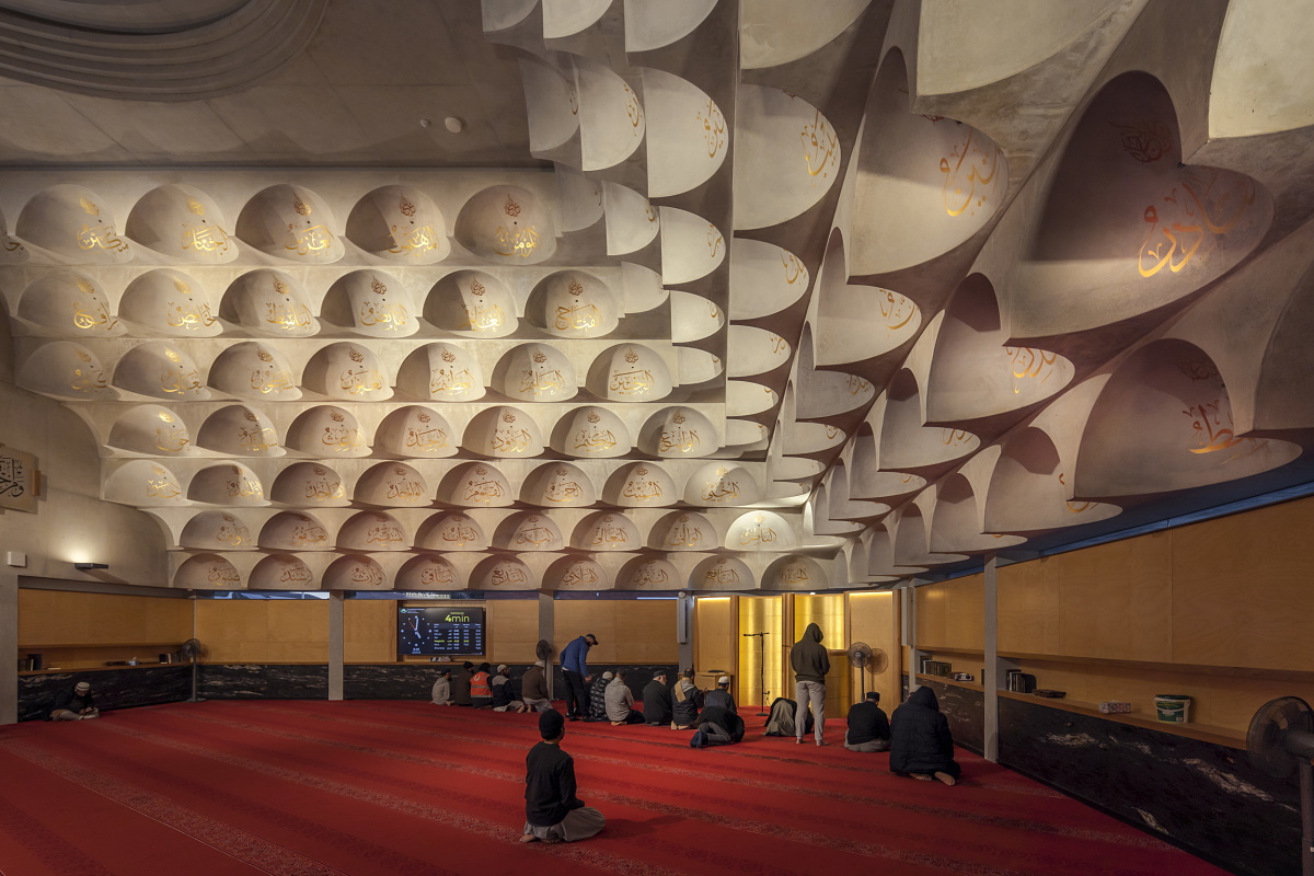 ERCO lighting enhances visual comfort in the Punchbowl Mosque, Australia, improving the space.