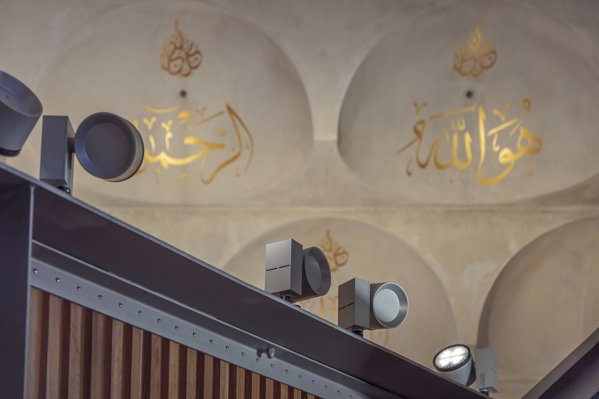 ERCO Optec spotlights illuminate the dome of the Punchbowl Mosque in Sydney.