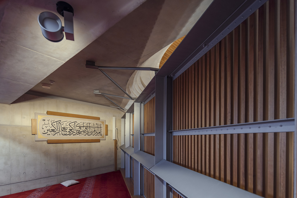 ERCO Optec spotlights illuminate the Punchbowl Mosque in Sydney.