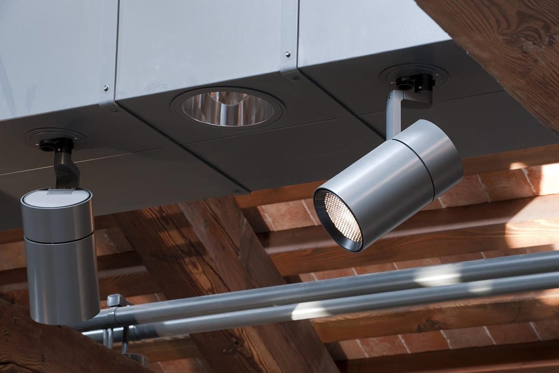 ERCO Parscan spotlights providing accent lighting at Punta della Dogana.