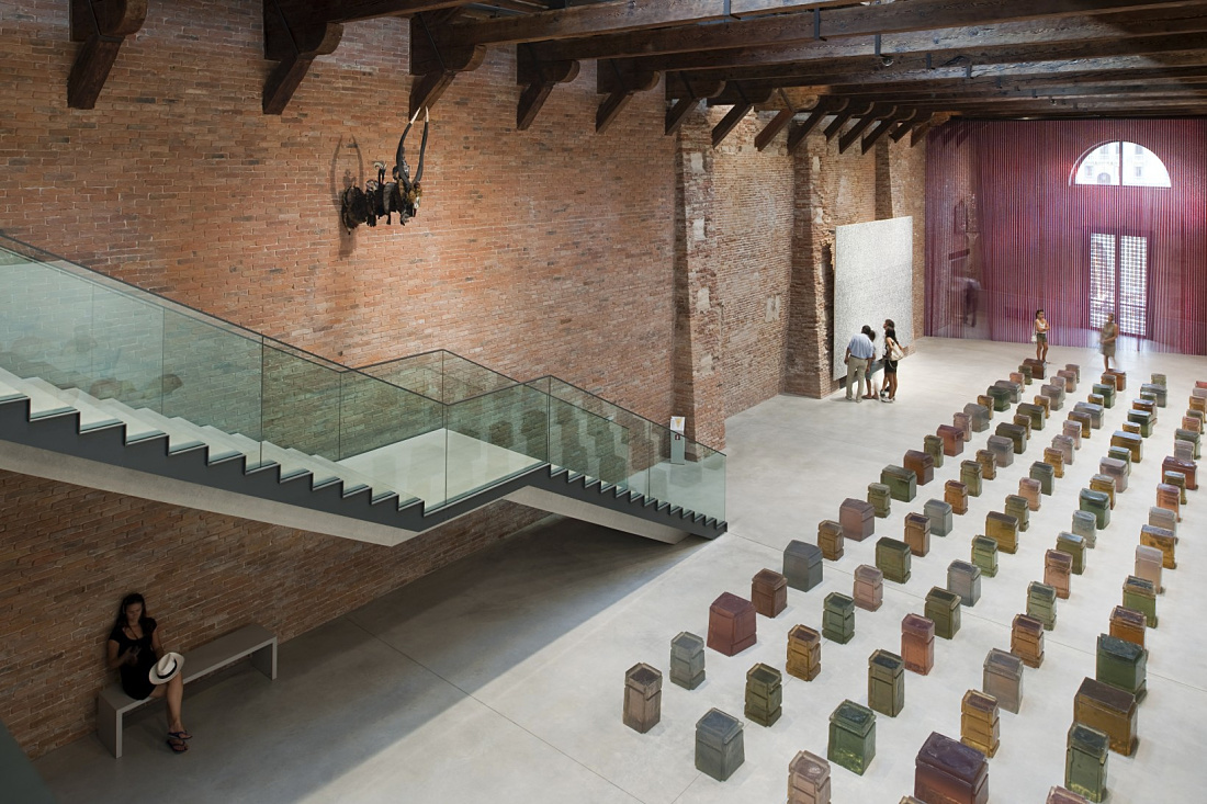 Interior of Punta della Dogana, a contemporary art museum, illuminated with ERCO lighting.
