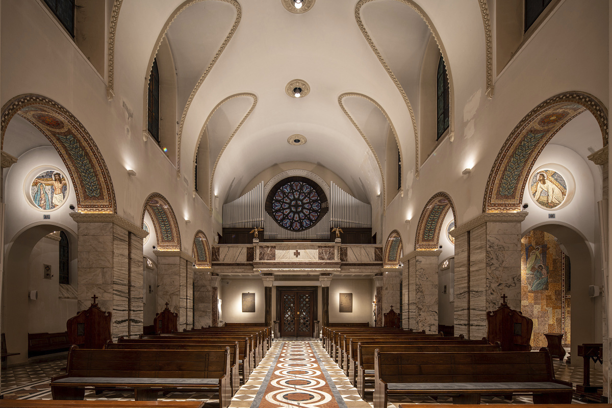 Interior of Pyry Church in Warsaw, featuring ERCO LED lighting for sacral buildings.