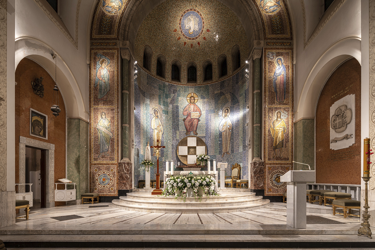 Interior of Pyry Church in Warsaw, featuring ERCO LED lighting for sacral buildings.
