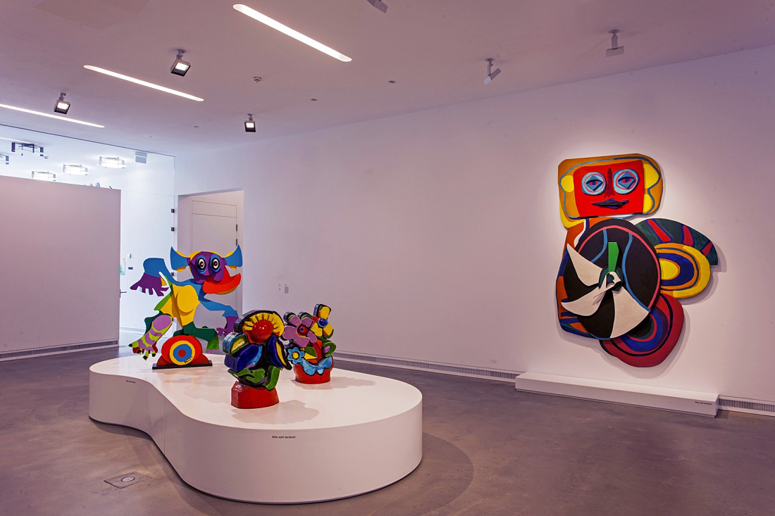 Ravensburg Art Museum: Colorful artworks illuminated by ERCO Optec and Light Board spotlights.