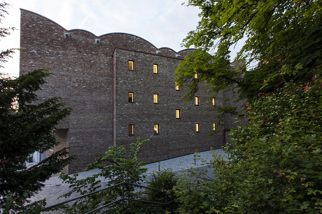 Ravensburg Art Museum, designed by Lederer + Ragnarsdottir + Oei, featuring energy-efficient LED lighting.