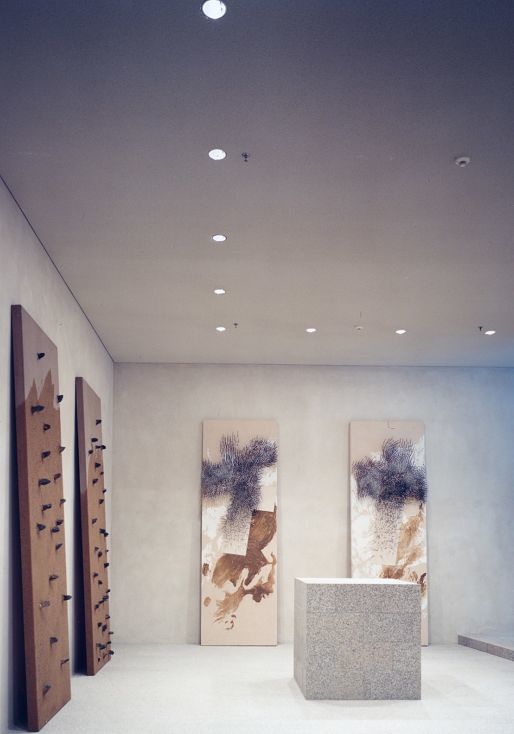 Reichstag interior featuring art installations and ERCO downlights for ambient lighting.
