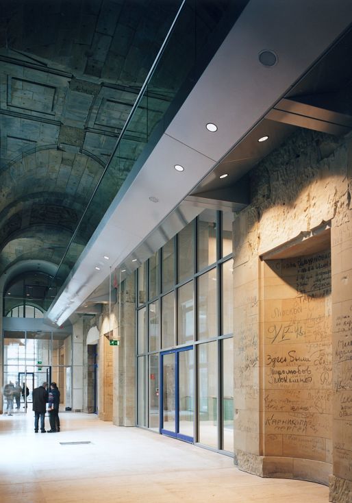 Reichstag building interior featuring ERCO LED lighting, highlighting historic architecture.