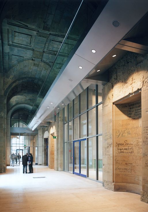 Reichstag building interior featuring ERCO LED lighting, highlighting historic architecture.