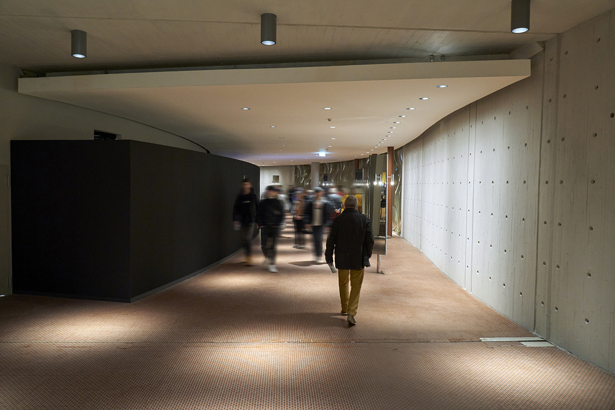ERCO LED lighting in Dusseldorf's Schauspielhaus, hallway with ceiling lights.