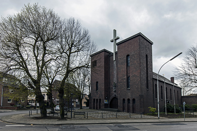 St. Mary's Birth Church in Grevenbroich, featuring ERCO lighting, exterior view.