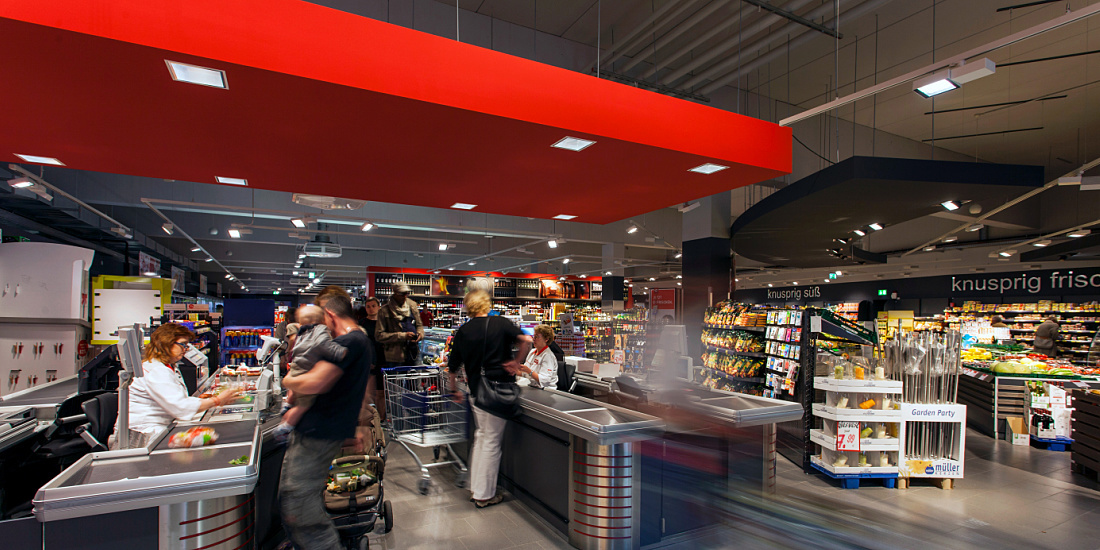 ERCO Opton LED lighting in REWE supermarket, Hagen-Hohenlimburg, for energy-efficient accent lighting.