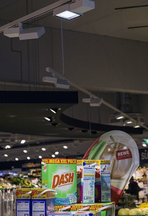 ERCO Opton LED spotlights accent Dash detergent in REWE Hohenlimburg, energy-efficient and precise.