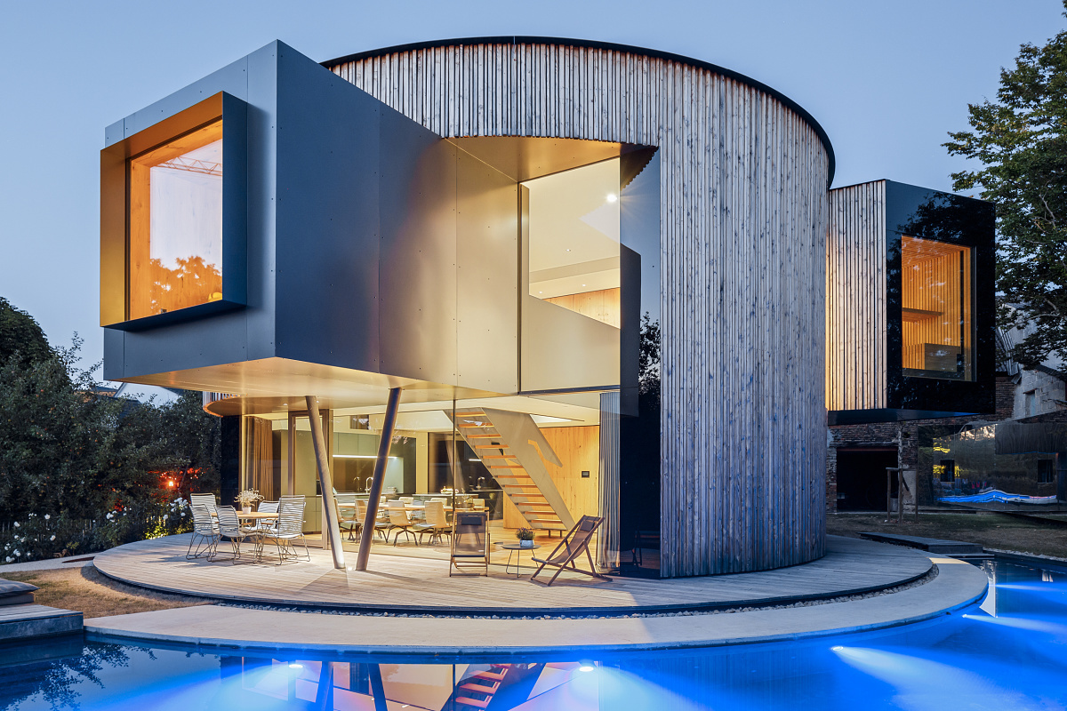 Rinn revolving house in Heuchelheim, featuring ERCO recessed luminaires for unique architecture.