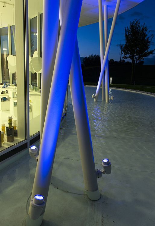 ERCO Light Board spotlights illuminate the Ritzenhoff glass factory facade in Marsberg.