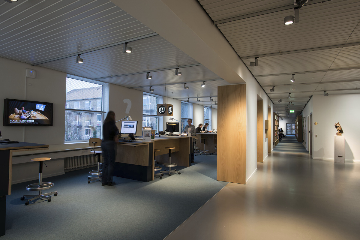 ERCO Optec spotlights in the Danish Royal Library, providing flexible lighting.
