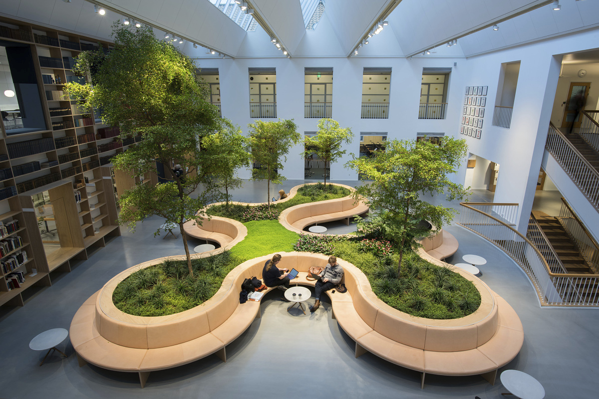 Danish Royal Library: Optec spotlights illuminate learning areas and plants for healthy growth.
