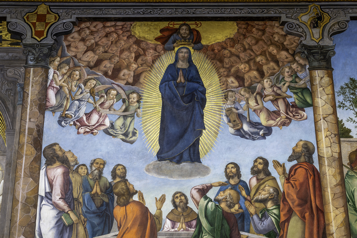 Frescoes in Toledo Cathedrals Sala Capitular, illuminated with ERCO lighting for visual comfort and accenting.