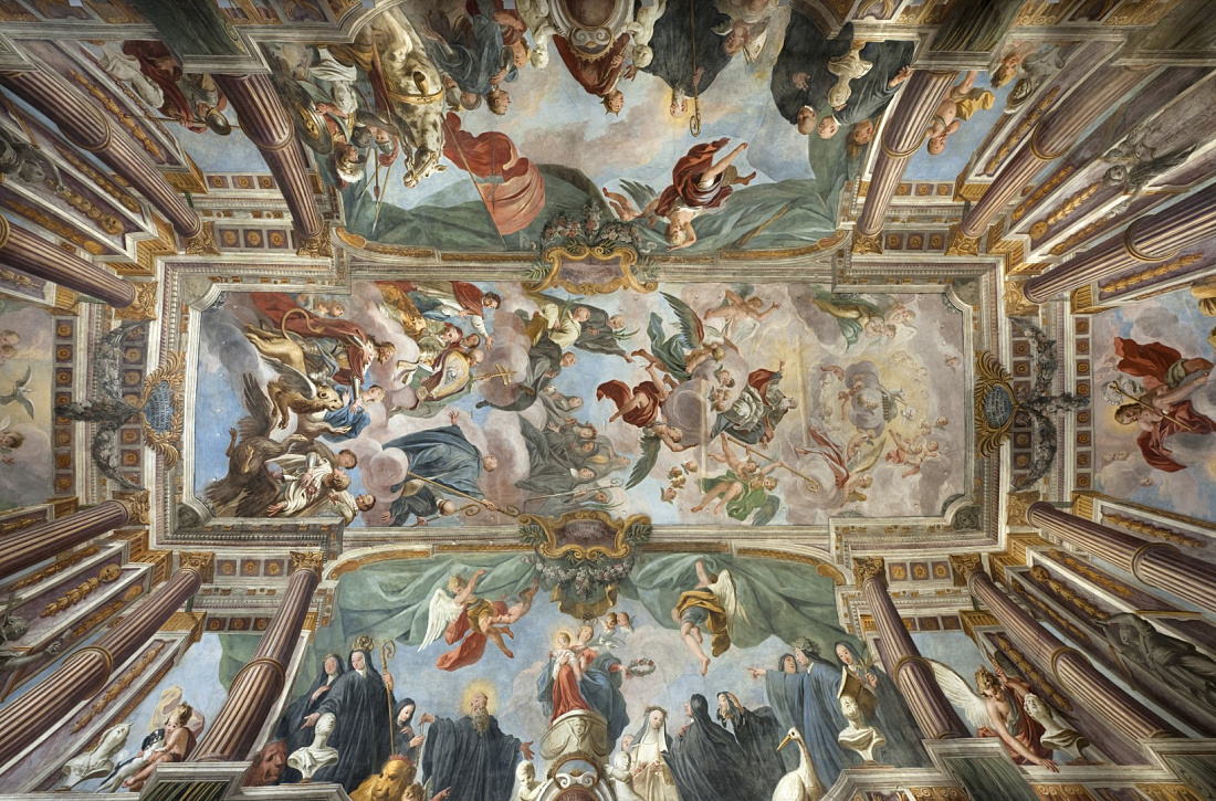 Fresque de plafond ornée de léglise Santa Maria dellAmmiraglio, Palerme, illuminée.