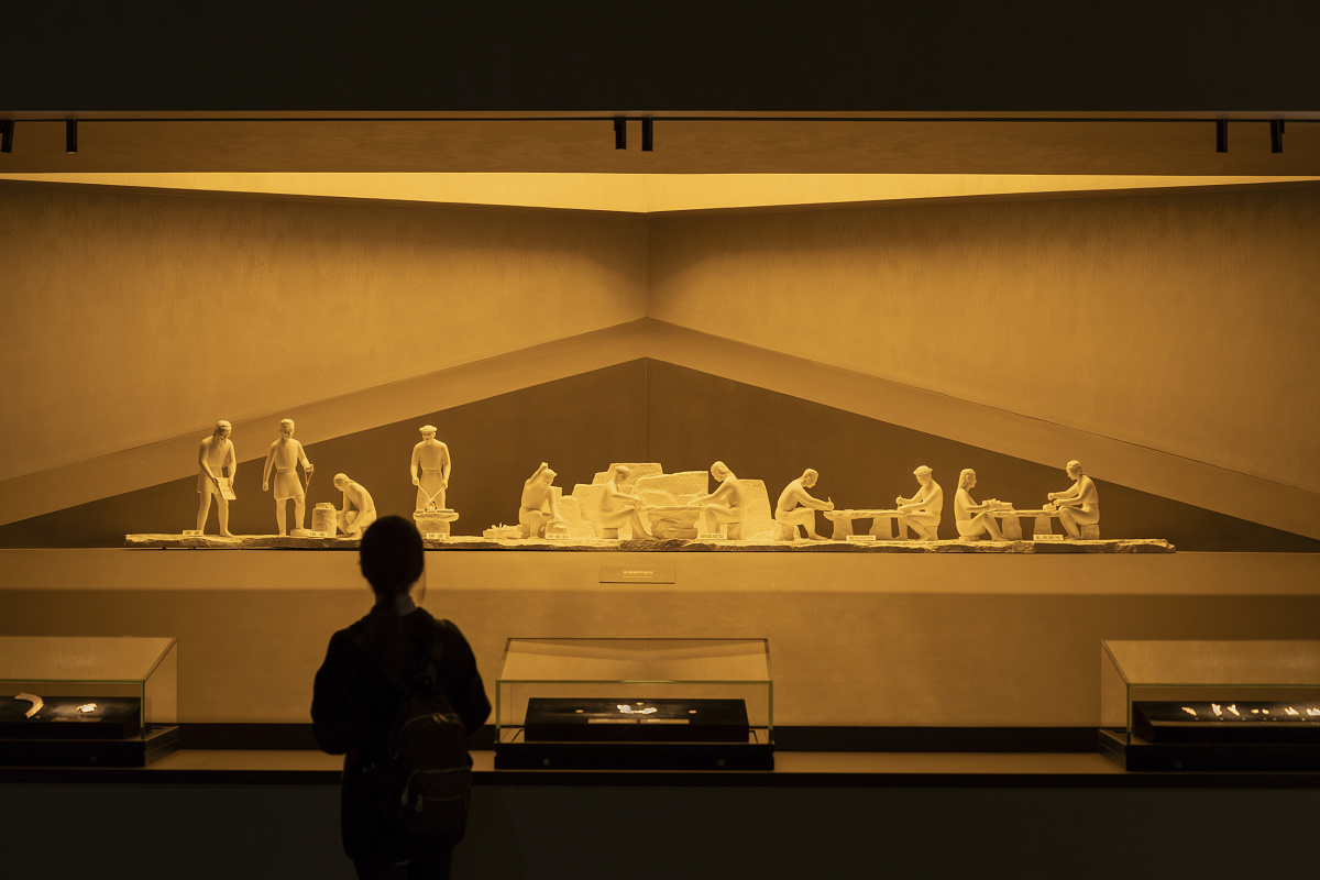 Sanxingdui Museum exhibit illuminated by ERCO LED lighting, showcasing cultural relics.