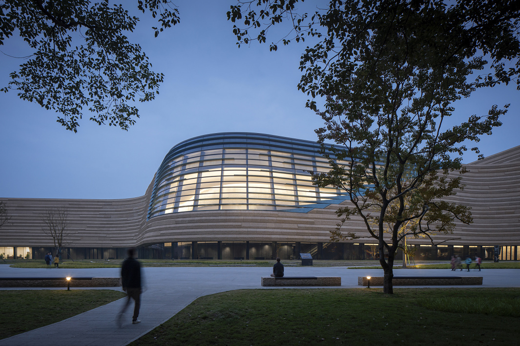 Sanxingdui Museum in China, illuminated with ERCO LED lighting for sensitive relics.