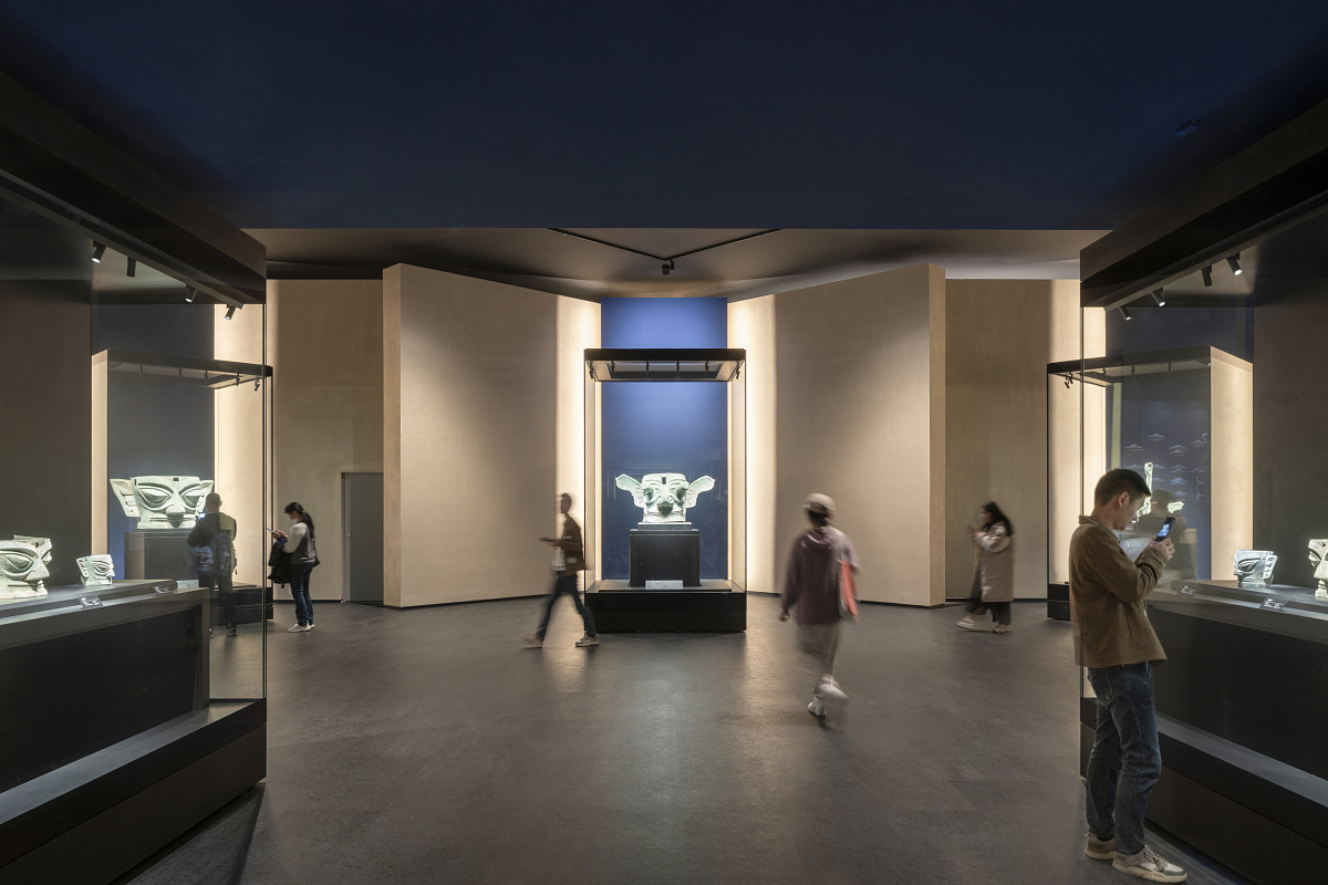 Sanxingdui Museum, China: Artefacts illuminated by ERCO LED lighting for cultural preservation.