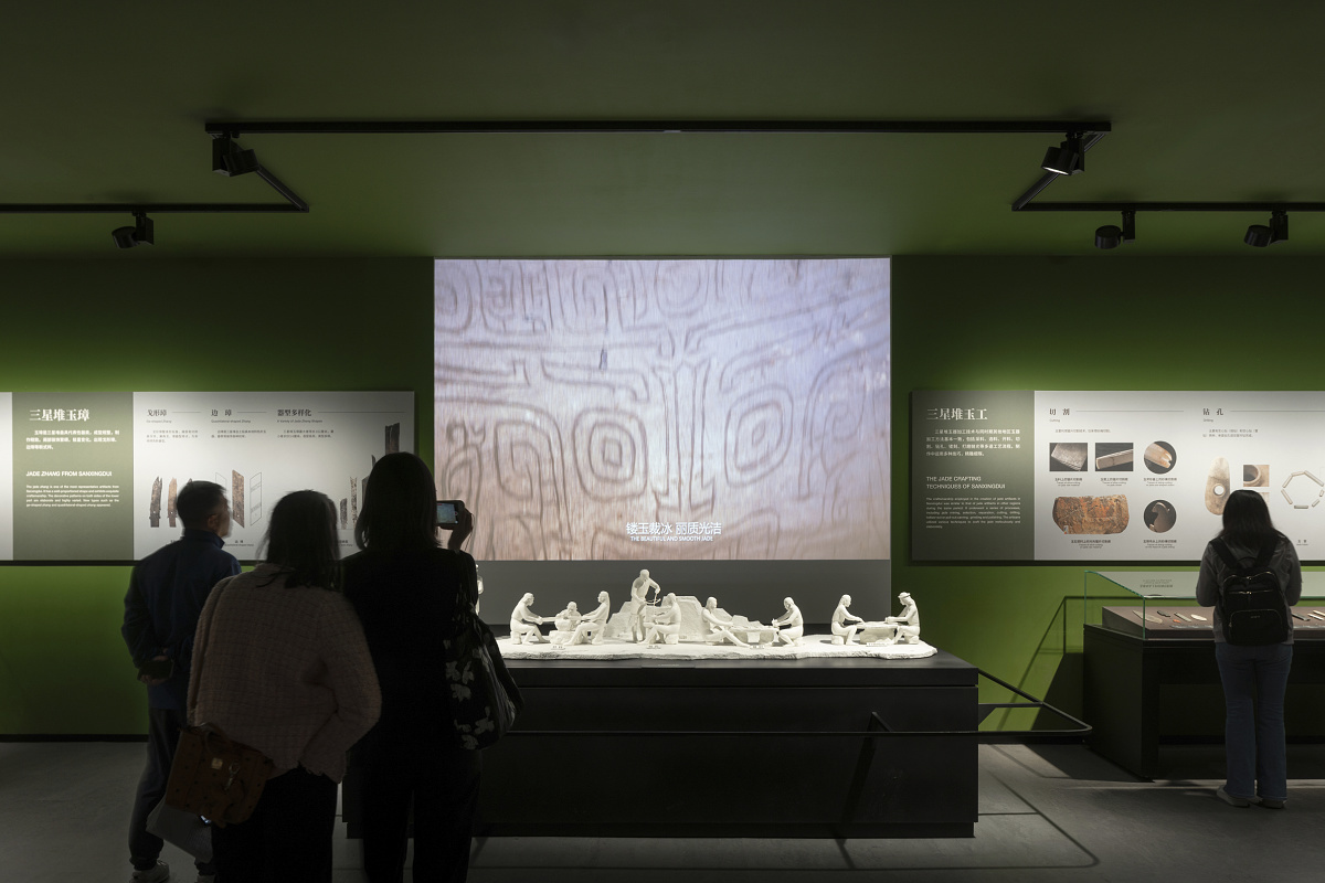 Sanxingdui Museum, China: Visitors view artifacts illuminated by ERCO LED lighting, preserving cultural heritage.