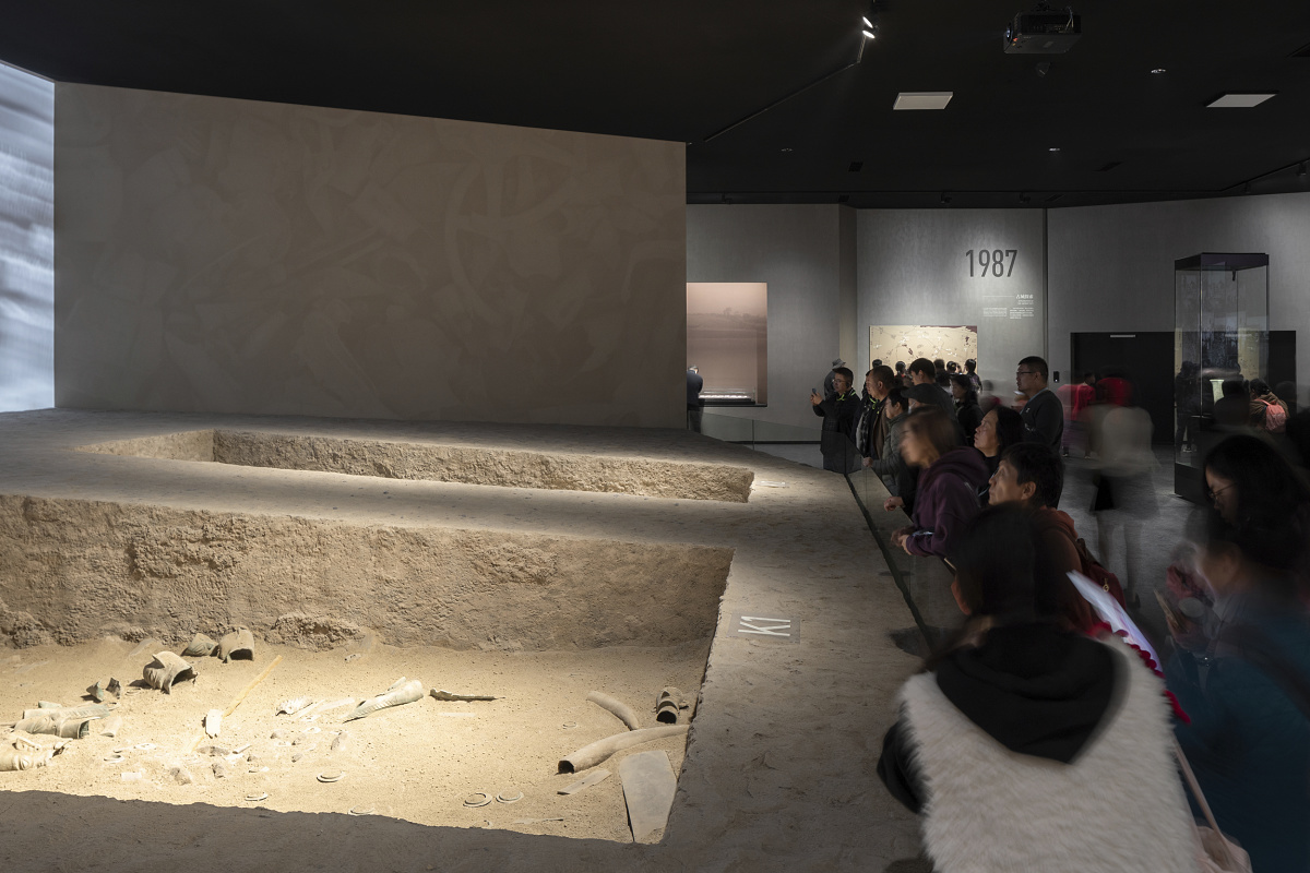 Sanxingdui Museum, China: Archeological site illuminated with ERCO lighting.