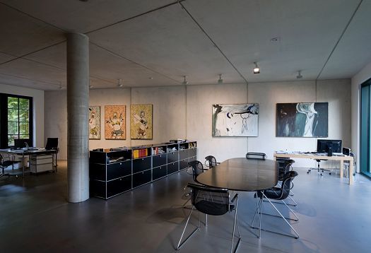 ERCO Light Board LED spotlights illuminate art in a Berlin residence, accentuating the artwork.