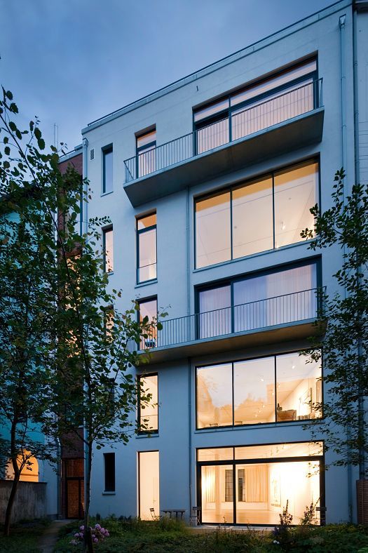 Schnabel Residence in Berlin featuring ERCO LED spotlights illuminating artwork.