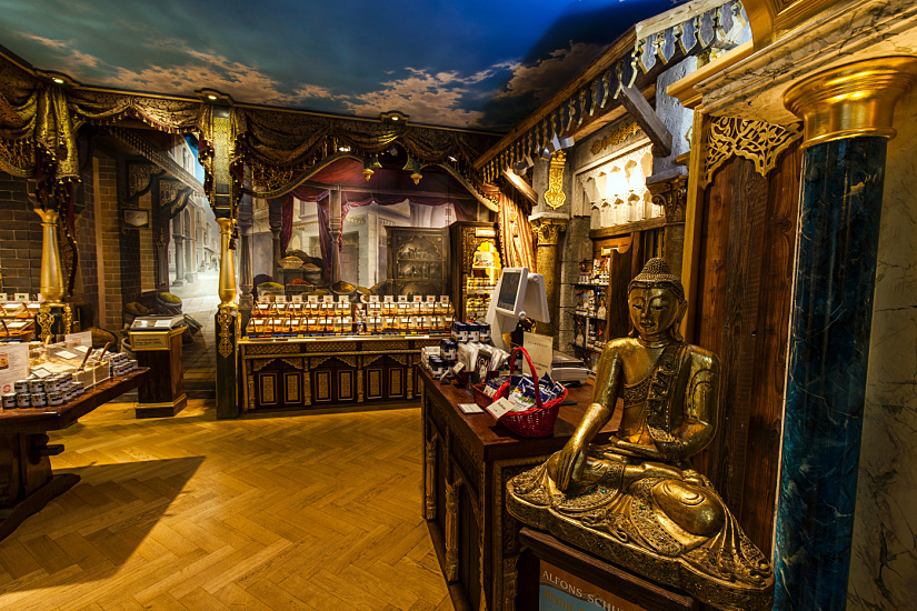 Schuhbeck's spice shop in Munich, illuminated by ERCO LED lighting, creating an oriental bazaar atmosphere.