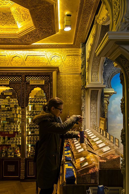 ERCO LED lighting in Schuhbecks spice shop, Munich. Customer selects spices in an oriental design.