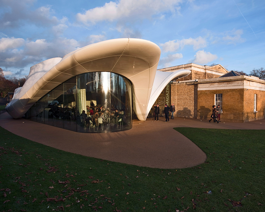 Serpentine Sackler Gallery, London: Zaha Hadids glass extension with ERCO lighting.